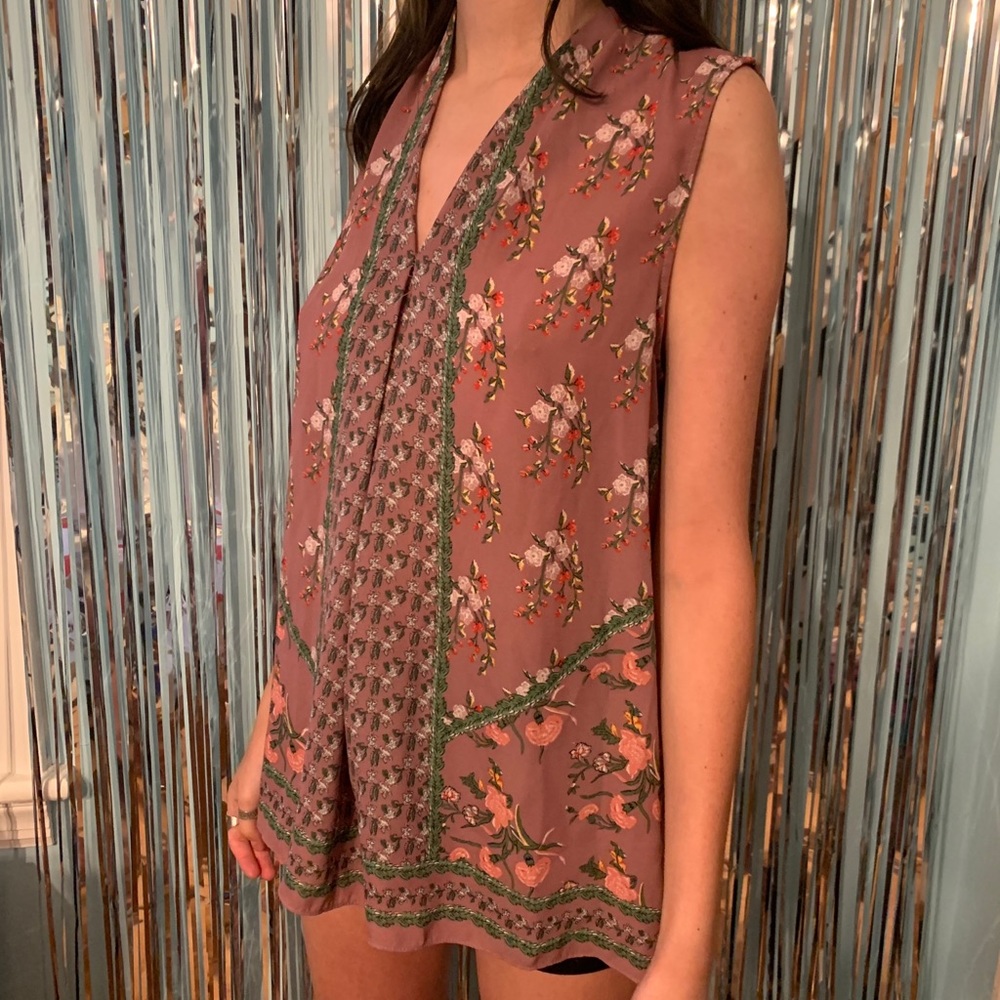 Max Studio Chiffon-ish Patterned Floral V-Neck Top